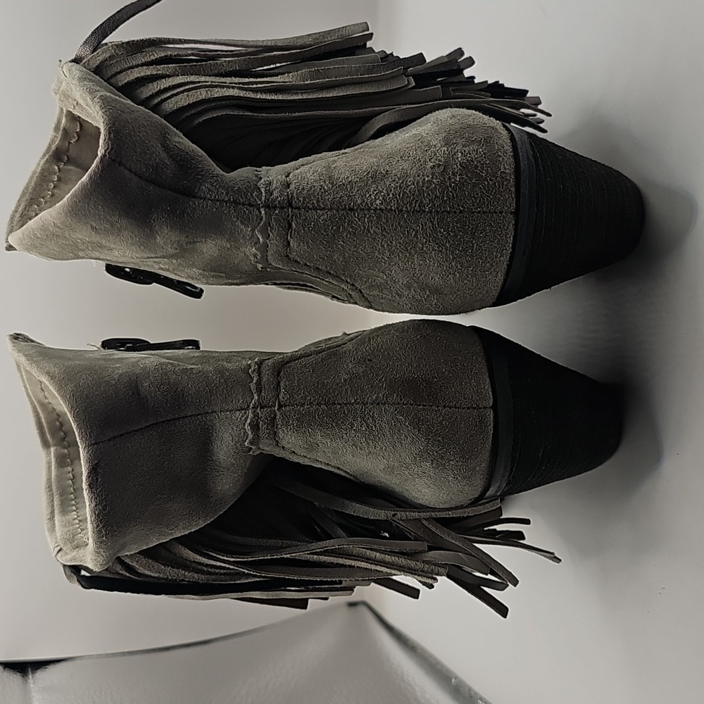 Sam Edelman Louie Fringe Suede Booties. Size 7 - Picture 2 of 9
